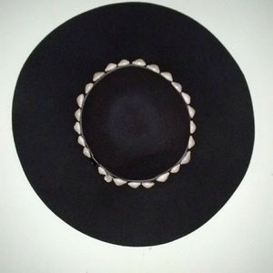 Redesigned H&M floppy black hat